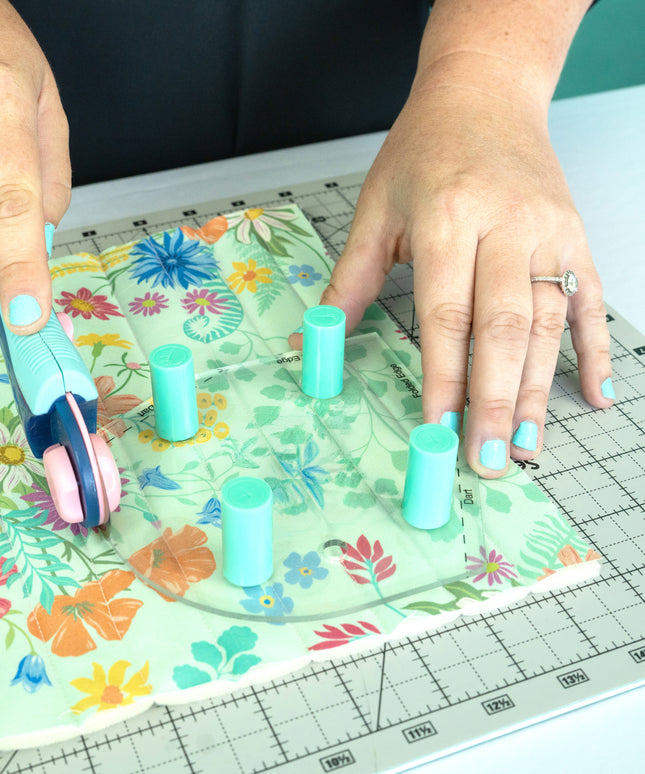 PRE-ORDER: Sew Magnetic 12" x 18" Self-Healing Cutting Mat + 6 Boosters